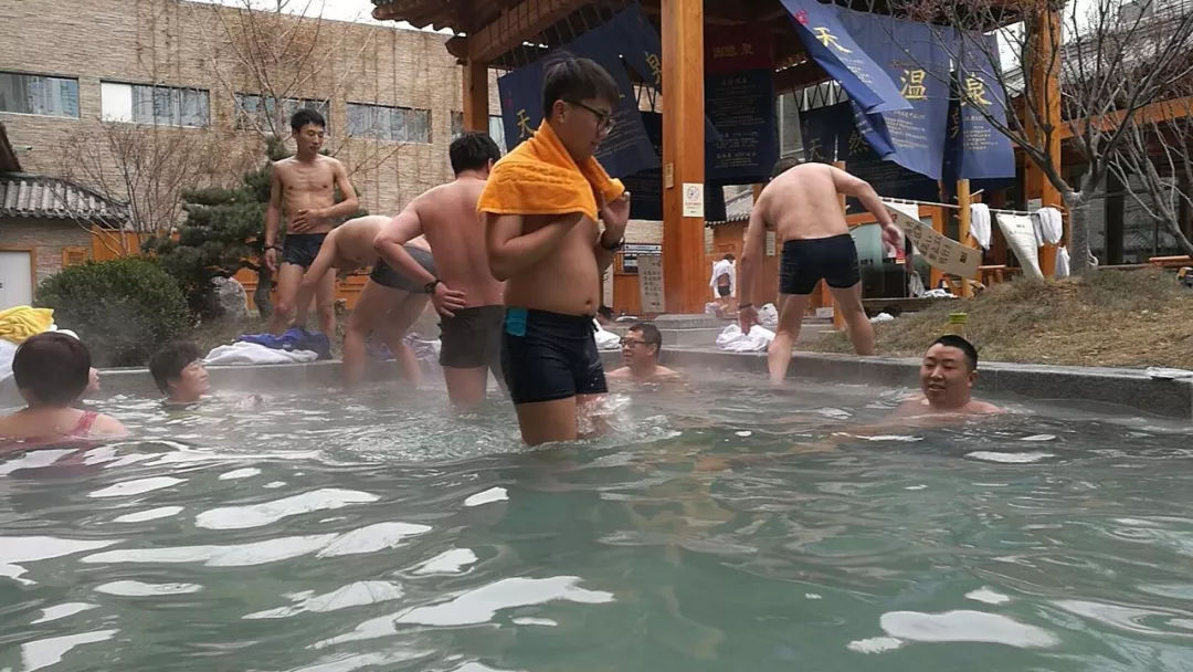 星欧注册 | 海鲜+温泉双倍满足，这个年会有点嗨！